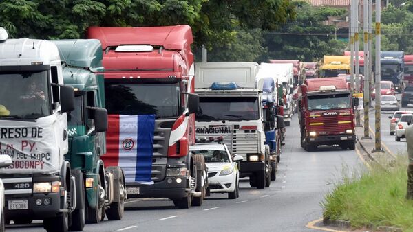 Camioneros volverán a movilizarse por la baja del combustible