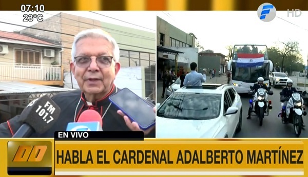 Cardenal Martínez es recibido en medio de algarabía