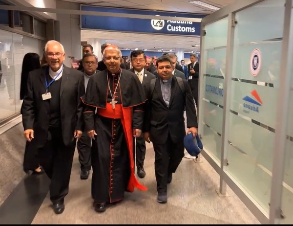 Multitud recibe al primer cardenal paraguayo que volvió al país - ADN Digital