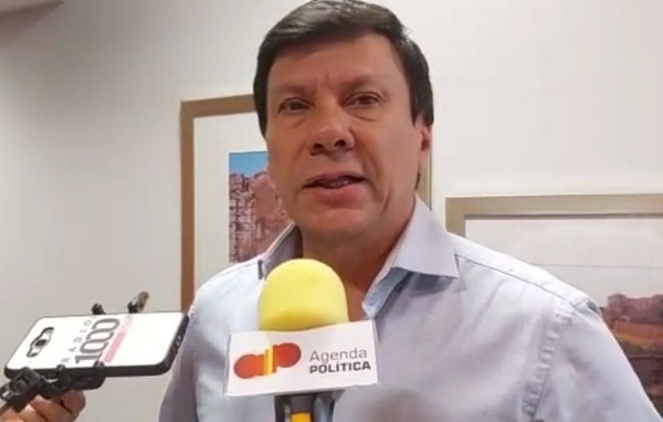 Diputado rechaza acusación contra su esposa sobre supuesto manejo de fundaciones