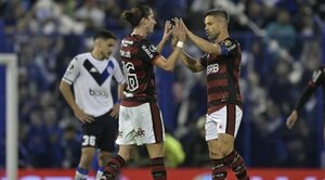 Flamengo golea a Vélez en Argentina y se acerca a la final de la Libertadores