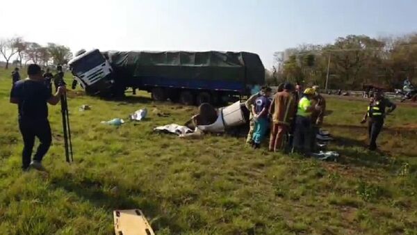 Choque entre camión y un auto deja tres fallecidos en Concepción