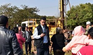 Funcionarios de la Intendenta Yunis quisieron atajar la perforación de agua en el asentamiento San Ramón
