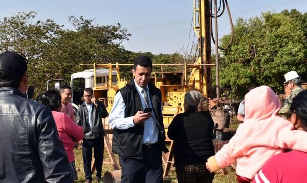 Funcionarios de la Intendenta Yunis quisieron atajar la perforación de agua en el asentamiento San Ramón