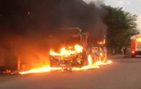 Otro bus de transporte público se incendia por segundo día consecutivo en pleno viaje en Limpio – Prensa 5