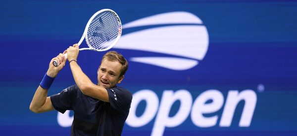 Daniil Medvedev pisa tercera ronda del US Open sin ceder un solo set