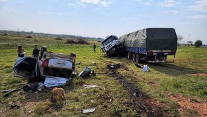 CHOQUE ENTRE CAMIÓN Y UN AUTO DEJA TRES FALLECIDOS EN CONCEPCIÓN