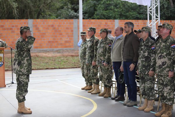 Mandatario presidió acto aniversario de las FF.AA. e inauguró destacamento en Salto del Guairá - .::Agencia IP::.