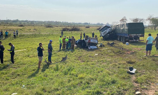 Colisión entre camión y un auto deja tres fallecidos en Concepción - OviedoPress