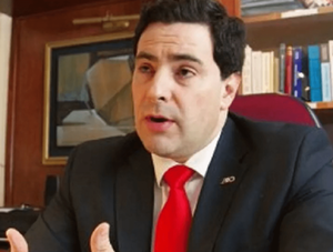 Hugo Estigarriabia anuncia que abandonará "desilusionado" la Concertación · Radio Monumental 1080 AM