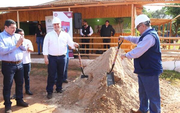 Realizan palada inicial para la construcción de empedrado en tres barrios de Coronel Oviedo – Prensa 5