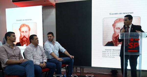 La Nación / “El libro propone reconciliación de clases sociales, no una lucha como propone la izquierda”, dice Joselo Ocampos