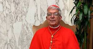 La Nación / Pueblo católico espera en ambiente festivo a cardenal