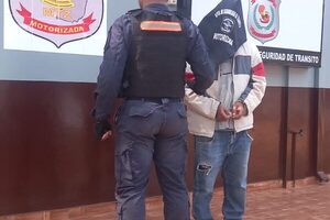 Detienen a hombre con orden de captura, y que infringió su arresto domiciliario