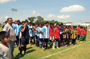 Puntapié al primer Encuentro Cultural y Deportivo entre Pueblos Indígenas - Polideportivo - ABC Color