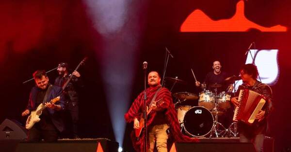 La Nación / Tierra Adentro celebró el hallazgo de su guitarra perdida en España