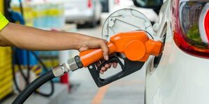 Precios del combustible no bajarían este mes, adelantan desde la APESA