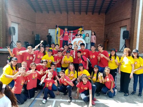 La Primera Escuela Paraguaya de Sordos y una edición más del “Torneo Marcial Godoy” - Polideportivo - ABC Color