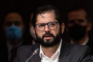Agreden a golpes al hermano del presidente Boric en el centro de Santiago - Mundo - ABC Color