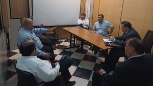 Funcionarios de Hacienda alegan "desmoralización" y exigen reajuste salarial