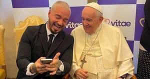 La Nación / J Balvin tras su visita al papa Francisco: “Creo que si al papa le gusta el fútbol, también le gusta el reguetón”