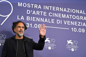 Diario HOY | González Iñárritu compite en Venecia con un homenaje íntimo a México