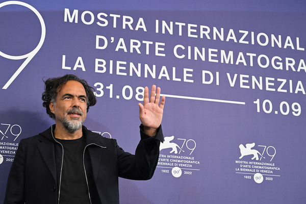 Diario HOY | González Iñárritu compite en Venecia con un homenaje íntimo a México