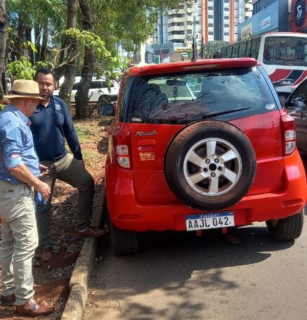 Pensó que le robaron el auto y alertó a la Policía; solo olvidó dónde se estacionó