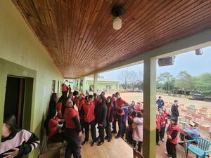 Padres de familia exigen un docente para sus hijos en Tupã Renda en Abai - Nacionales - ABC Color