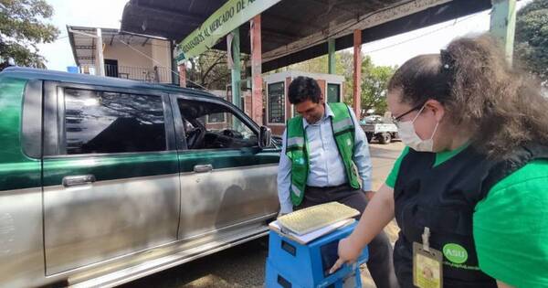 La Nación / Realizaron controles de la calidad del humo de vehículos que circulan hacia el Mercado de Abasto