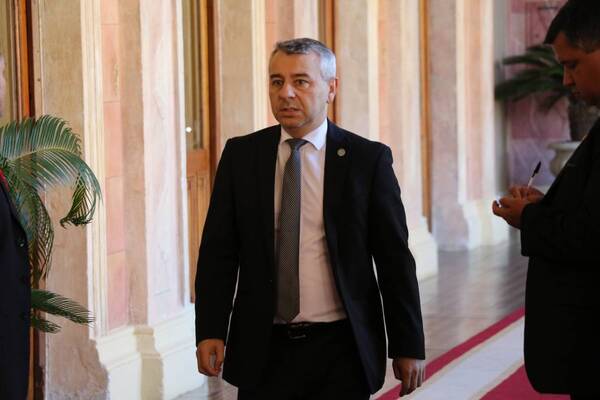 Centurión vuelve al Palacio, Arnold va a Viceministerio | 1000 Noticias