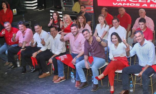 Peña afirma que Abdo “estafó” a los paraguayos para enriquecerse en la función pública