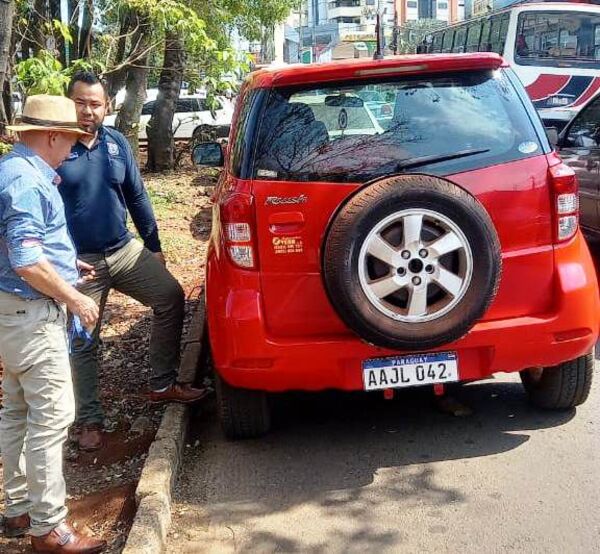 Reportó que le robaron el vehículo, pero en realidad se había olvidado dónde lo dejó estacionado - ABC en el Este - ABC Color