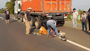 Motociclista herido tras chocar contra un camión en Coronel Oviedo - Noticiero Paraguay