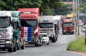 Camioneros van a paro y anuncian movilizaciones desde el lunes - Noticiero Paraguay