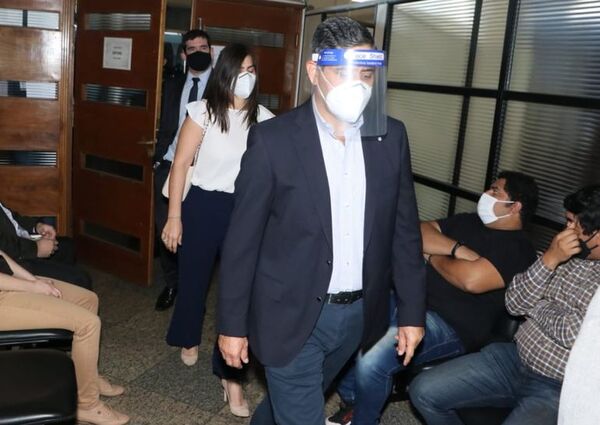 Juicio oral de Justo Ferreira y su hija por caso insumos chinos, en febrero de 2023 - Nacionales - ABC Color