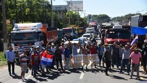 Camioneros acusan al Gobierno de incumplir acuerdos y prevén una caravana hasta Asunción