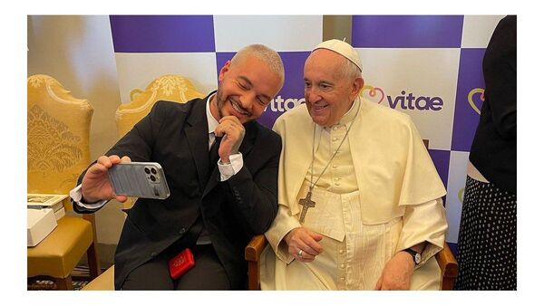 J Balvin se reunió con el Papa Francisco: "Yo lo amo, es el más cool"