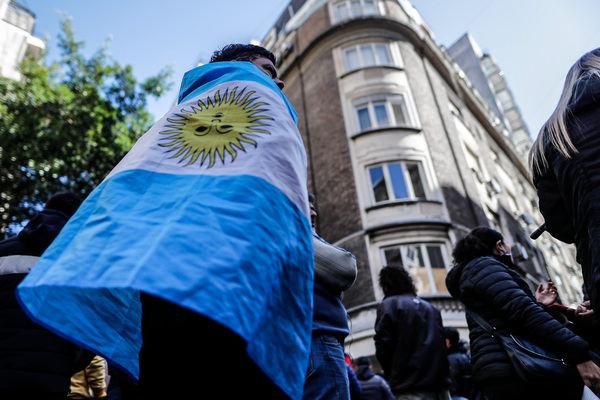 Patronales y sindicatos en Argentina repudian el ataque a Cristina Fernández - MarketData