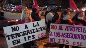 IPS: asegurados claman por mejor atención en manifestación ciudadana - Nacionales - ABC Color