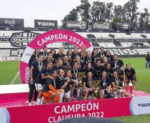 Crónica / [VIDEO] Mirá el regalo que le hizo a su mamá una campeona con Olimpia