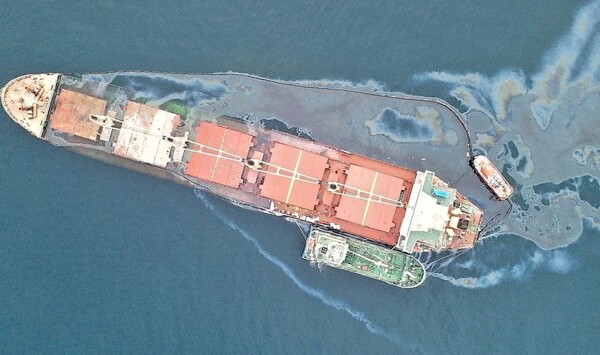 El vertido de aceite de un buque accidentado en Gibraltar alcanzó a la costa española - Megacadena — Últimas Noticias de Paraguay