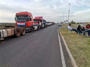 Camioneros se movilizarán este lunes para insistir con la rebaja del combustible - Megacadena — Últimas Noticias de Paraguay