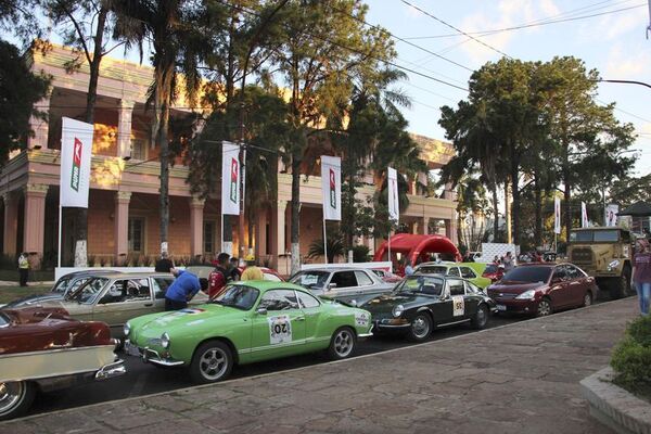 Autos antiguos van a Villarrica - ABC Motor 360 - ABC Color