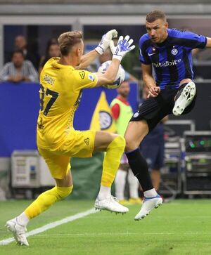 Milan-Inter y Madrid-Betis, duelos en la cumbre en Europa - Fútbol - ABC Color