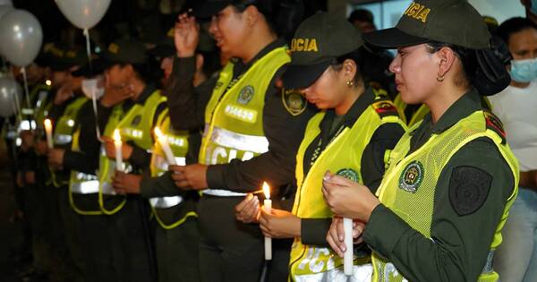 La Nación / Colombia: ataque con explosivos deja siete policías muertos