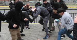 La Nación / Presidente chileno llama a la calma tras la agresión a su hermano