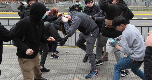 La Nación / Presidente chileno llama a la calma tras la agresión a su hermano