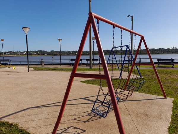 Municipio encarnaceno proyecta intervención de parques infantiles e iluminación en la costanera