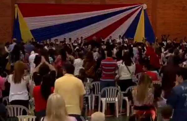 Hinchas de Luqueño se preparan para choque contra Pastoreo y vibran con orquesta sinfónica
